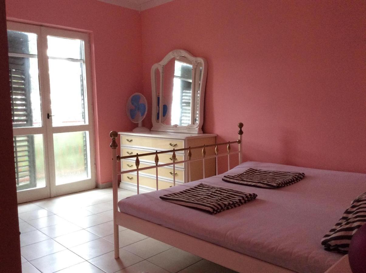 Yellow House Experience Aparthotel Pag Island Bagian luar foto